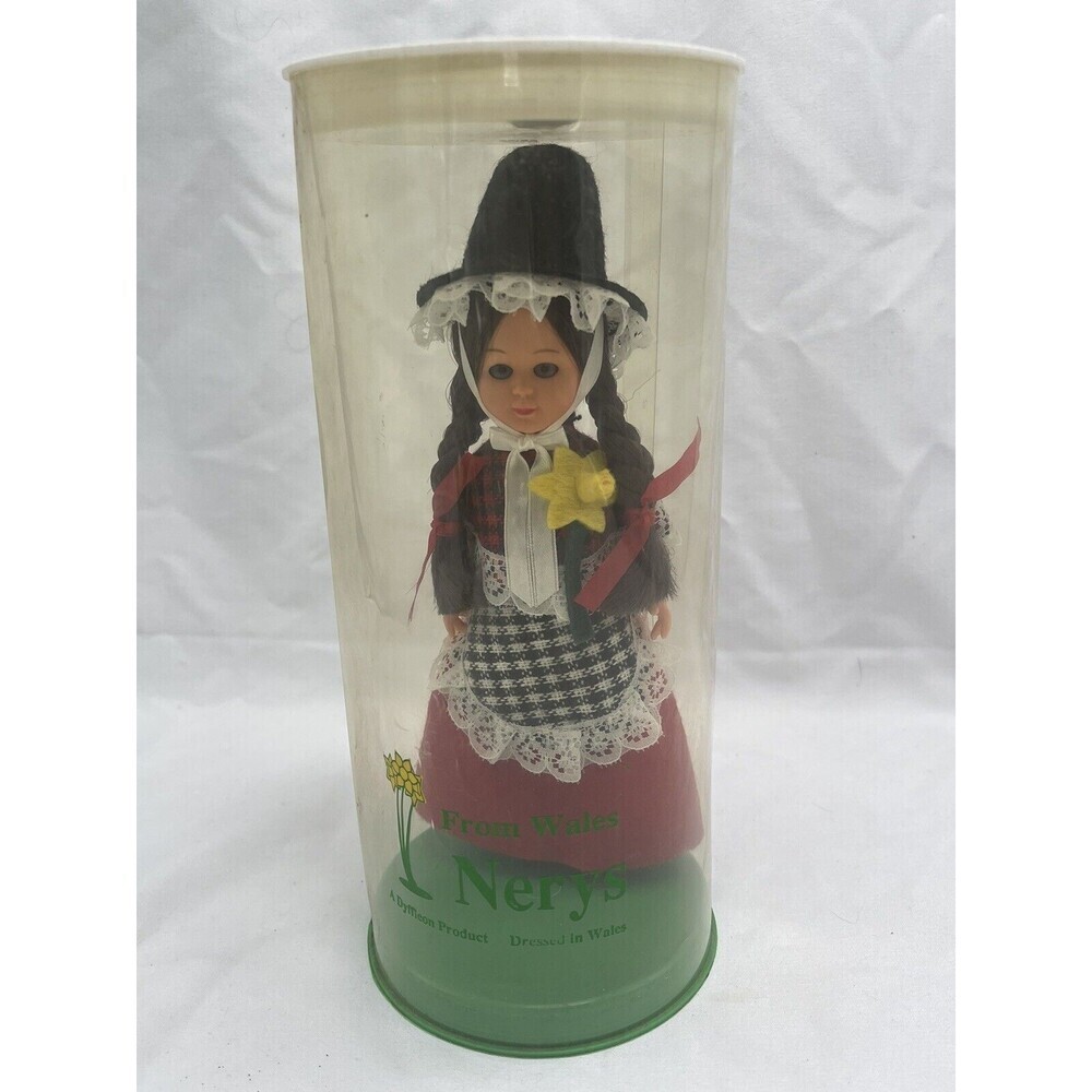 Vintage Welsh Doll Souvenir in traditional costume 8” From Wales Nerys RARE
